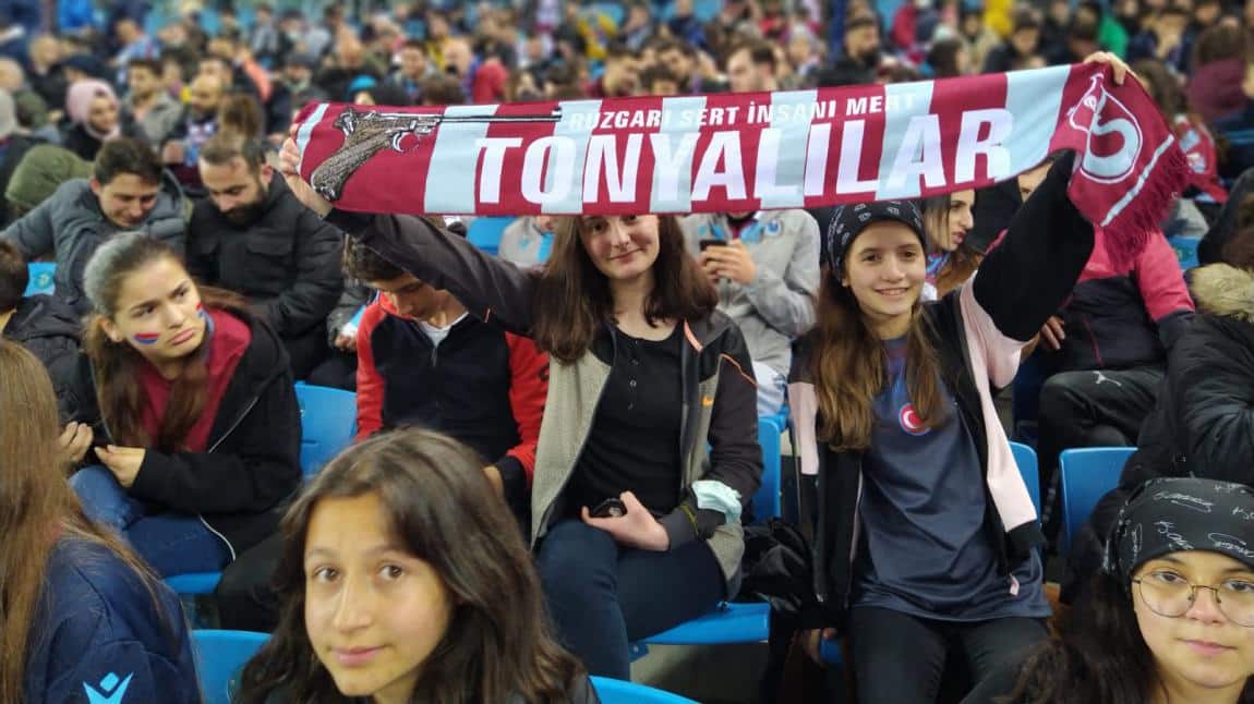 Öğrencilerimizi Trabzonspor Kayserispor Kupa Maçına Götürdük